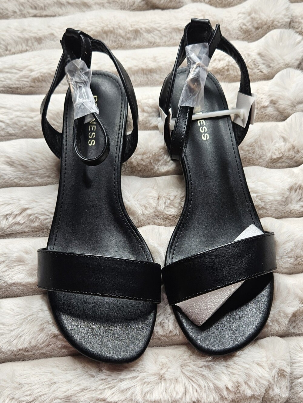 Berness Adara Black Ankle Strap Low Block Heel Sandals Size 7.5